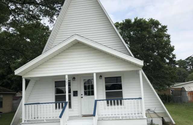 607 Ernest Street - 607 Ernest Street, New Iberia, LA 70563