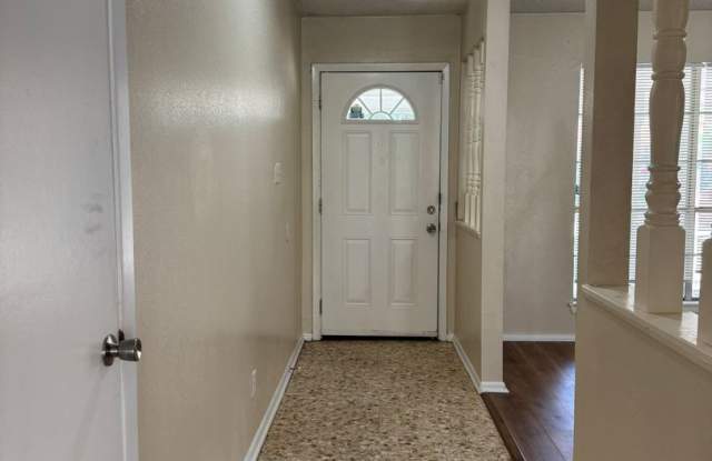 Welcome home to 6919 Moon Lake! Gallery 4