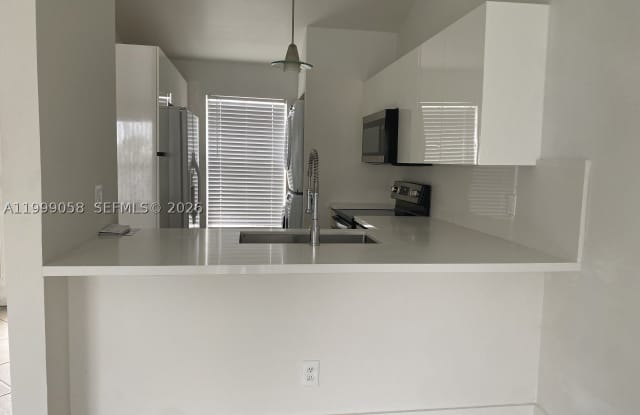 219 SE 8th St photos photos