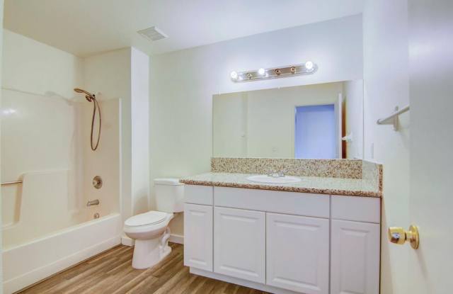 3 Bedroom 2 bathroom Duplex in Sacramento Gallery 2