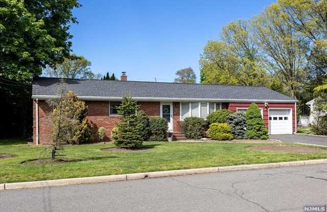 630  Valley Court Gallery 2