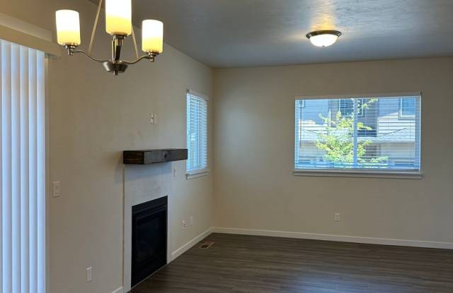 **1/2 OFF first full months rent!**  Like new construction near St. Charles!  W/S/G included! Gallery 4