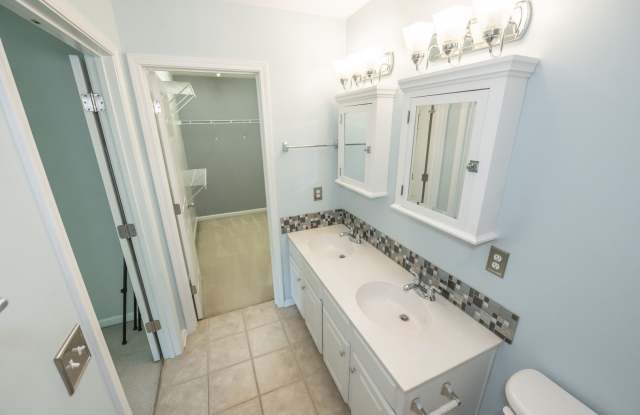 Room in 2 Bedroom Home in Charlotte Gallery 4