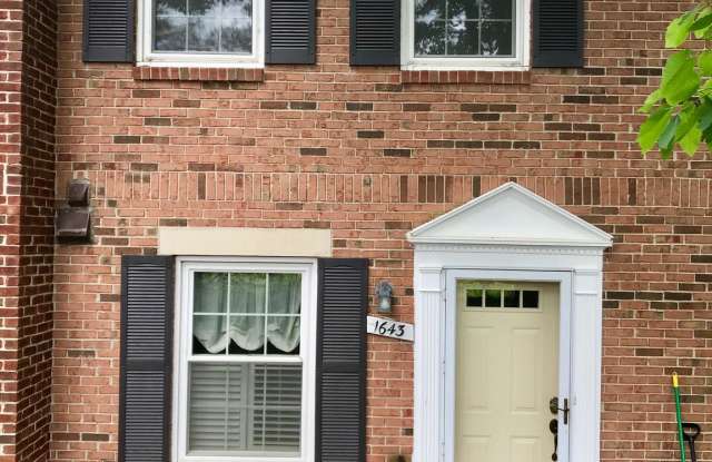 1643 BARTON STREET S - 1643 South Barton Street, Arlington, VA 22204