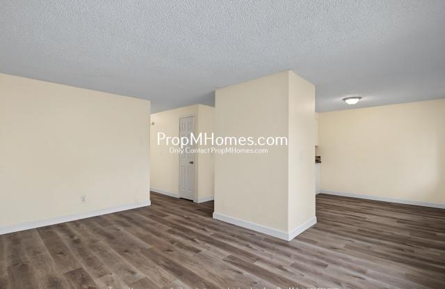Updated Three Bedroom Duplex in NE Gresham! Gallery 3