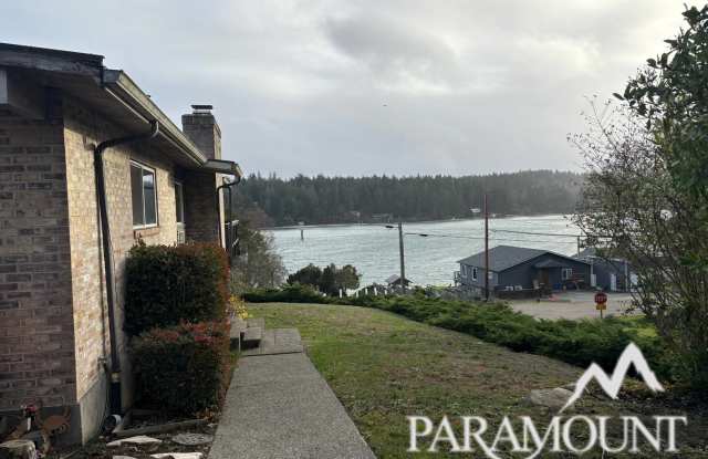Cozy and centrally located waterfront views! - 17791 South Angeline Avenue Northeast, Suquamish, WA 98392
