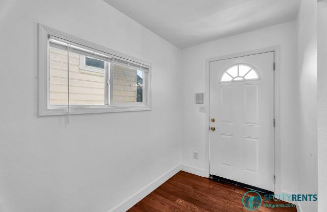 Bernal/St Mary's: Rare Remodeled Cottage w/ Washer/Dryer, Patio & Storage photos photos