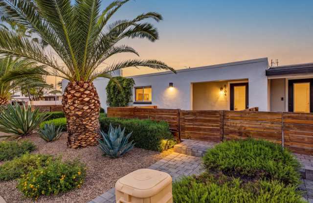 Gorgeous, Open Concept Two Bed Two Bath near Old Town Scottsdale! Gallery 3