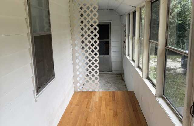 1306 E Green Street Gallery 3