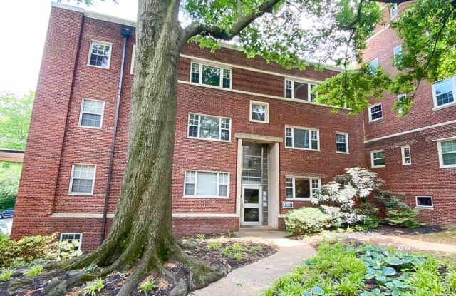 Tastefully Renovated 2 Bedroom 1 Bathroom Condo In Park-Like Setting In Westmoreland Terrace photos photos