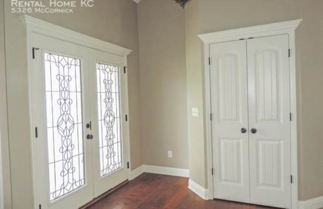 5326 McCormick Gallery 3