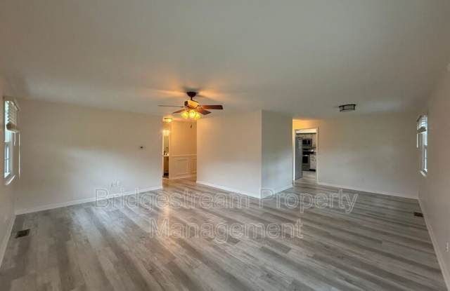 4225 Fernbrook St Gallery 2