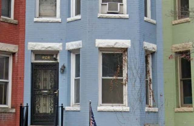 Centrally Located 2 BR Townhouse with Den/Office on Capital Hill with Parking - 628 5th Street Northeast, Washington, DC 20002