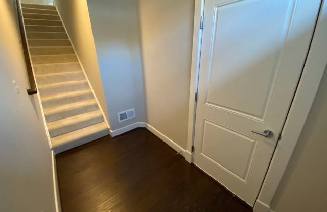 619 Parkside Pl NE Gallery 2