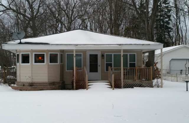 Charming Corner Lot House in Cadillac, Michigan - 2012 Chestnut Street, Cadillac, MI 49601