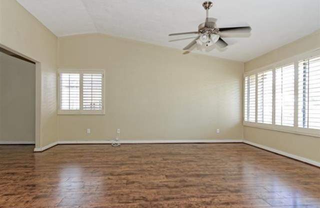 1951 Ruby Rd Gallery 2