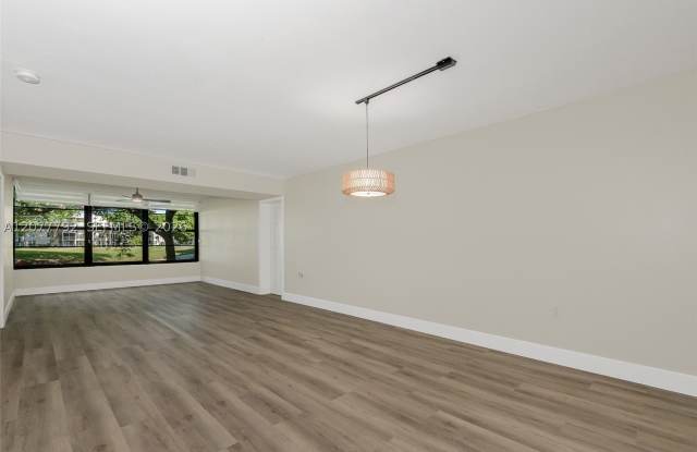 1709 Whitehall Dr Gallery 2