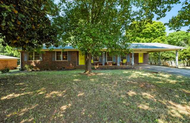 Fully Furnished 3BR/2BA Athens Home Convenient to UGA | Available Dec. 1 photos photos Fully Furnished 3BR/2BA Athens Home Convenient to UGA | Available Dec. 1 photos photos