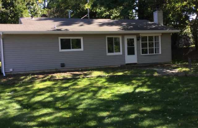 Secluded 3 Bedroom/1 Bath Ranch Home available in June! Gallery 4