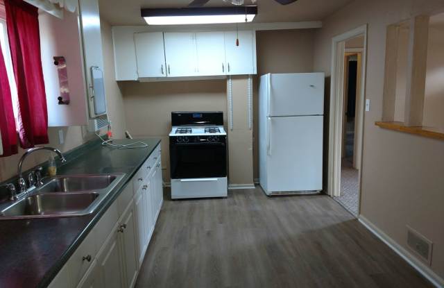 ALL PROSPECTIVE TENANTS MUST SUBMIT A $58 NON-REFUNDABLE APPLICATION FEE PER APPLICANT ONLINE AND BE PRE-QUALIFIED PRIOR TO ANY SHOWINGS Gallery 4