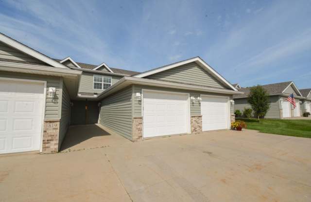 Cozy 2 Bed, 1.5 Bath Townhome in Stewartville, MN photos photos