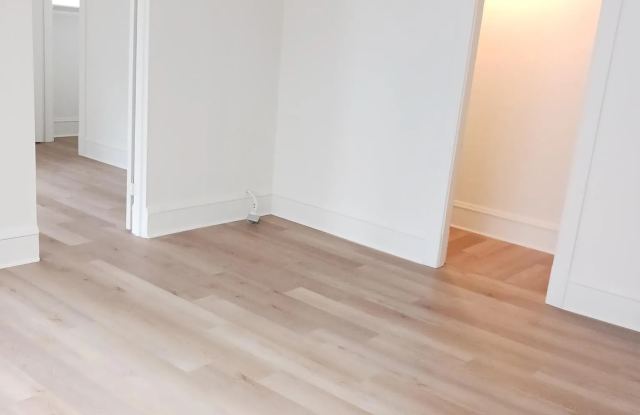 2- Bedroom in small building in Fremont Gallery 3