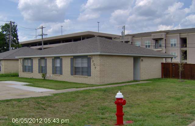 2205 Crest St photos photos