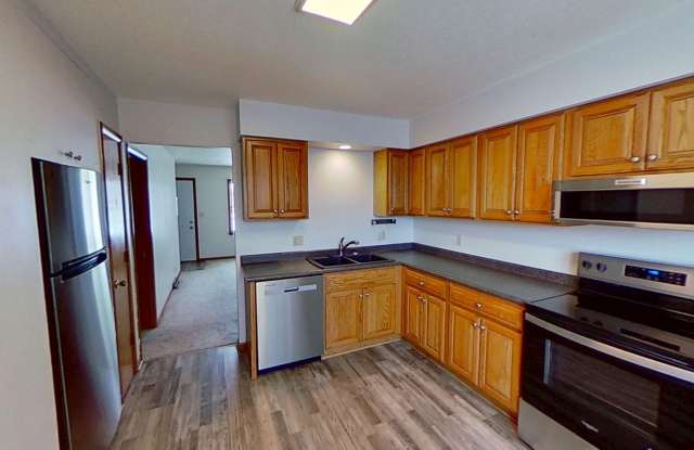 Updated two bedroom ranch duplex with partial basement finish, detached garage, close to mall/shopping. - 2730 Luther Drive, Ames, IA 50010