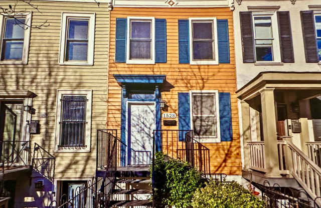 3 bed 2 bath - Parking!!! Pets Welcome!!! photos photos