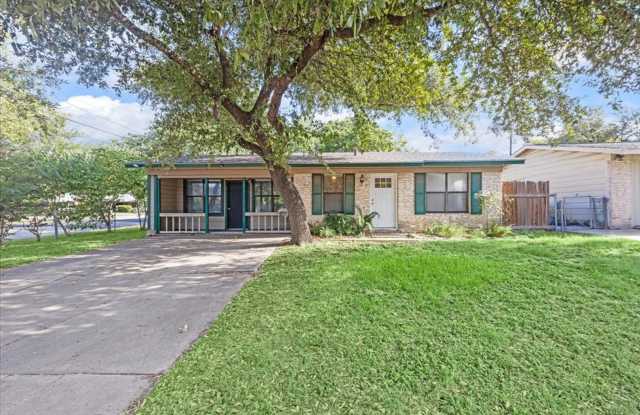 Charming 3 bedroom/2 bath available now! photos photos