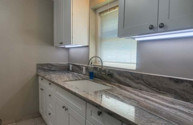 Cozy 2 bedroom 1 bath in the heart of Modesto.. Open House 10/10/26 from 12-2pm Gallery 4