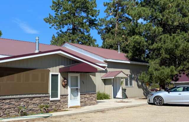 Spacious 1 bed 1 bath Hamilton home with 1 car garage. photos photos