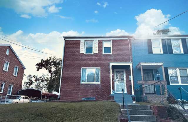 Lovely 3 BR/2.5 BA EOG Townhome in Temple Hills! photos photos