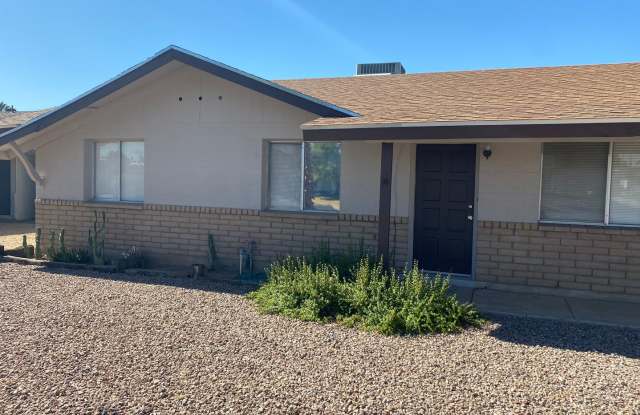 Charming 3 bed home in Tempe with RV Gate Gallery 3