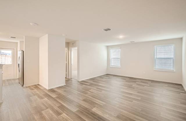 4 bedroom- 8 miles from Randolph Air Force Base -Available now!! Gallery 3