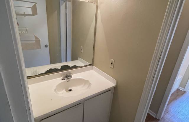 1643 Cedar Lake Drive - D Gallery 2