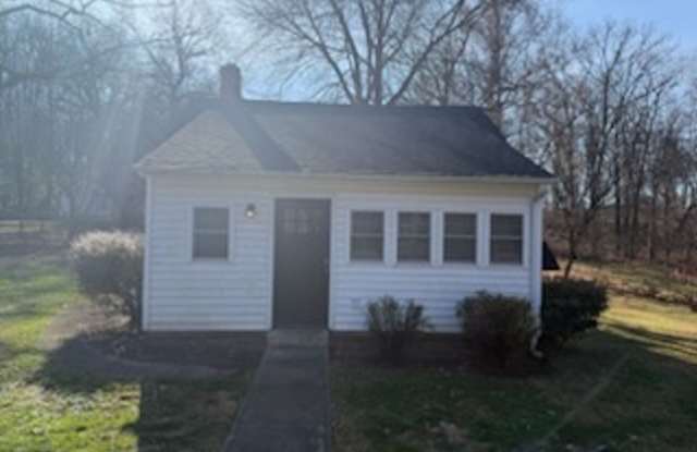 Hard to find Cozy 2BR Rambler! photos photos