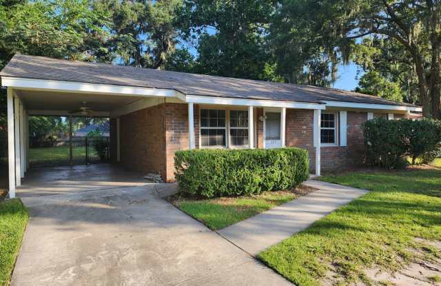 Available Mid August- 3bd, 2ba home with Car port on Wilmington Island photos photos