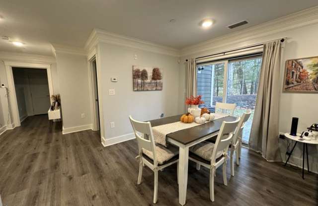 17 Hennery Way Gallery 4