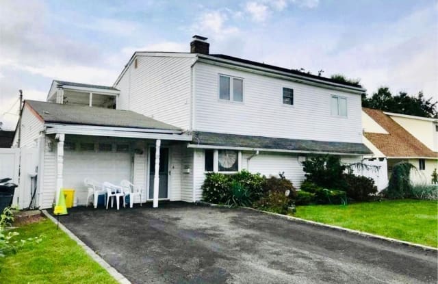 14 Bishop Lane - 14 Bishop Lane, Hicksville, NY 11801