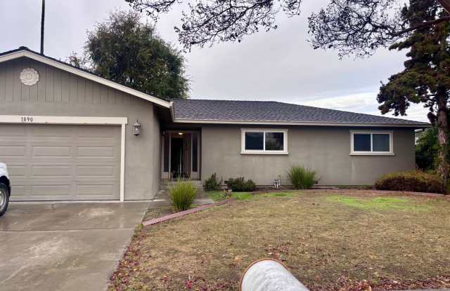 3 Bed, 2 Bathroom Family Home - 1890 Cerra Vista Drive, Hollister, CA 95023