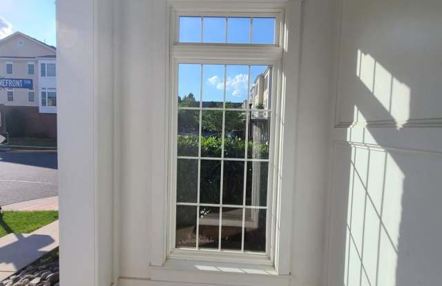42625 HOMEFRONT Terrace Gallery 3