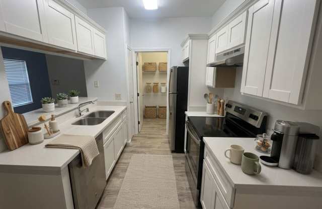 Charming Condo in the Beautiful Glen Cove Community Gallery 3