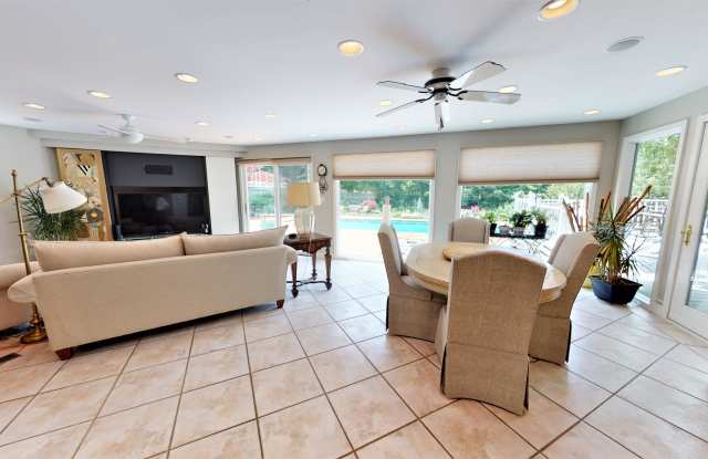 7117 Greengate Ct Gallery 2