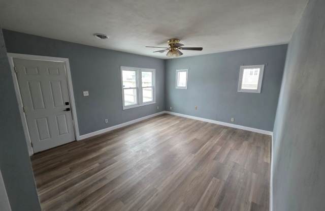 2 bed, 1 bath in quiet East Alton neighborhood! photos photos