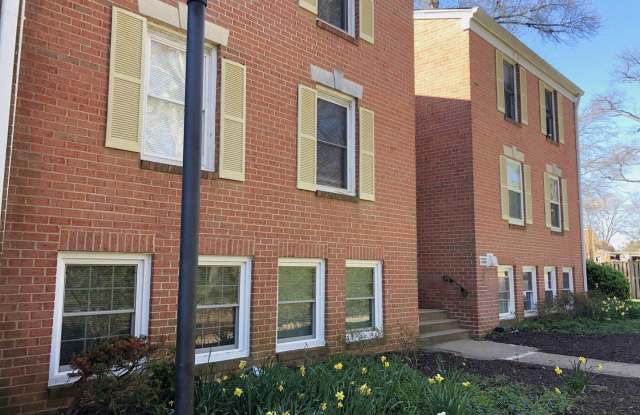 Nicely Updated Terrace Level 1/1 condo - 884 Quince Orchard Boulevard, Gaithersburg, MD 20878