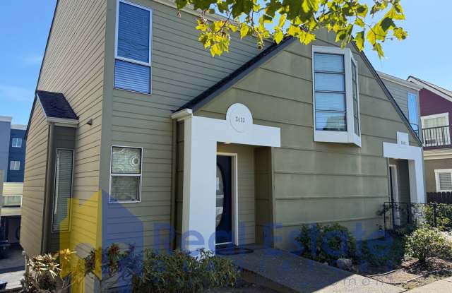 Picture-Perfect Townhome – 2433 S I St, Tacoma, WA 98405 Gallery 3