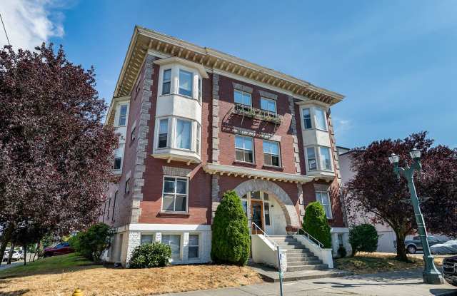 Elegant Renovation! HUGE 1 Bed 1 Bath Available Now! photos photos