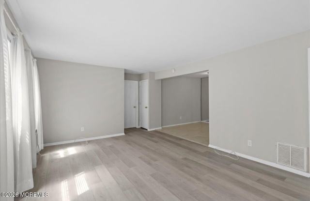 601 Mistletoe Avenue Gallery 2