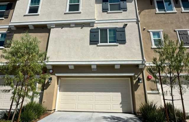 Modern, Energy-Efficient Tri-Level Townhome in Santee! photos photos